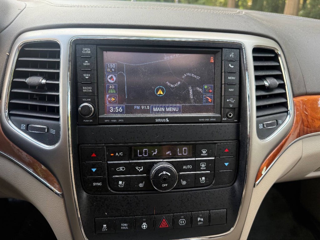 2012 Jeep Grand Cherokee Image 17