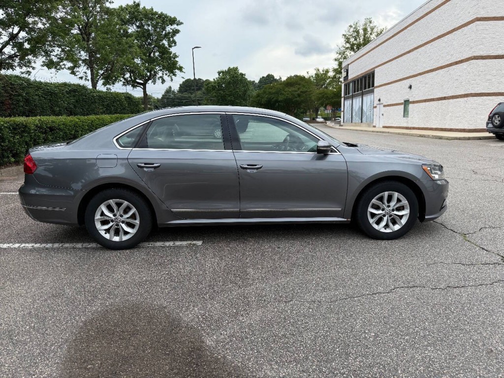 2016 Volkswagen Passat Image 3