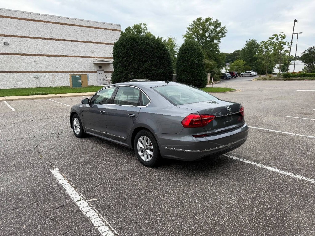 2016 Volkswagen Passat Image 6
