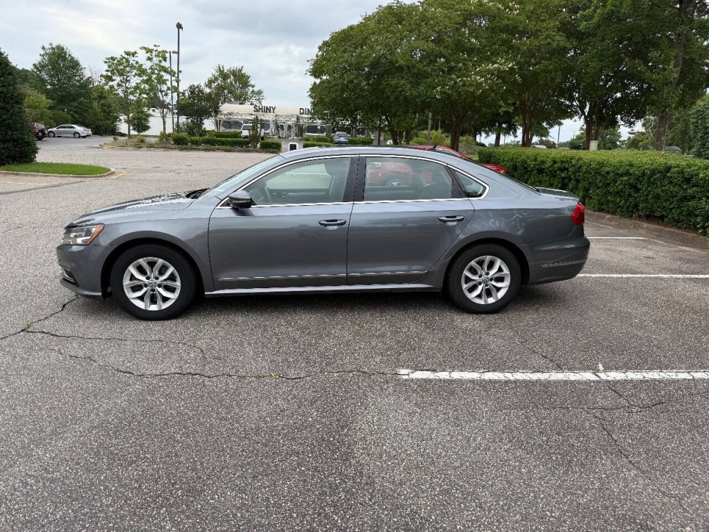 2016 Volkswagen Passat Image 7