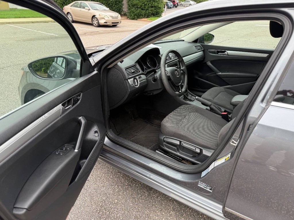 2016 Volkswagen Passat Image 8
