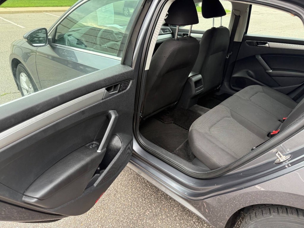 2016 Volkswagen Passat Image 10