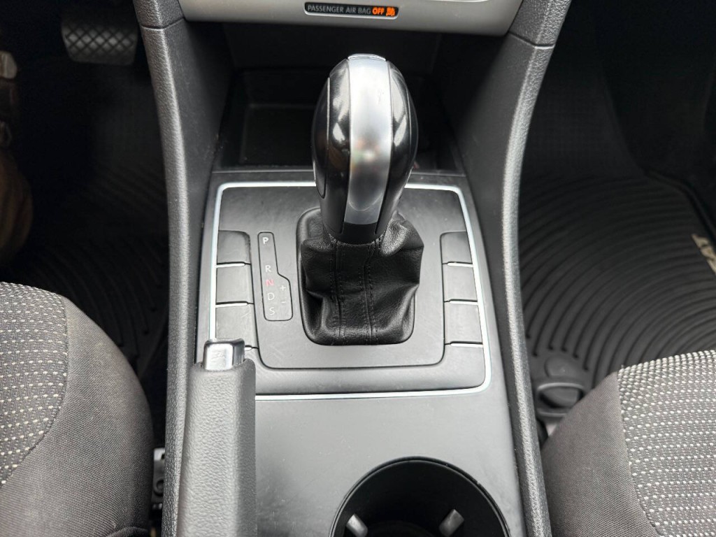 2016 Volkswagen Passat Image 20