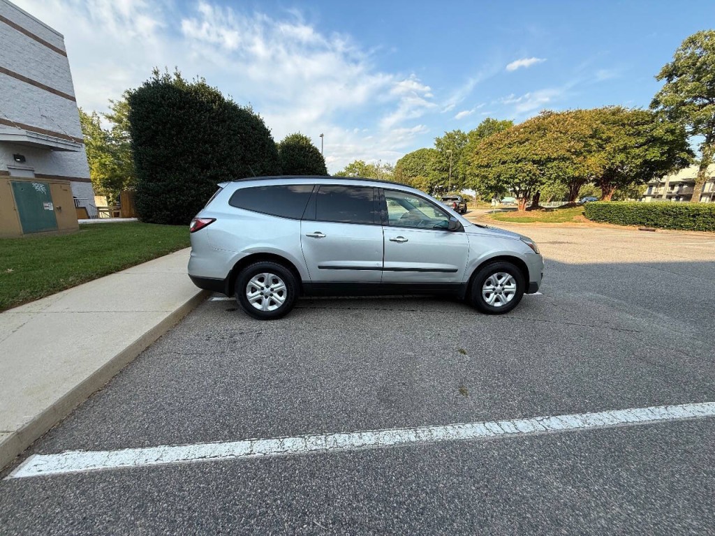 2017 Chevrolet Traverse Image 3