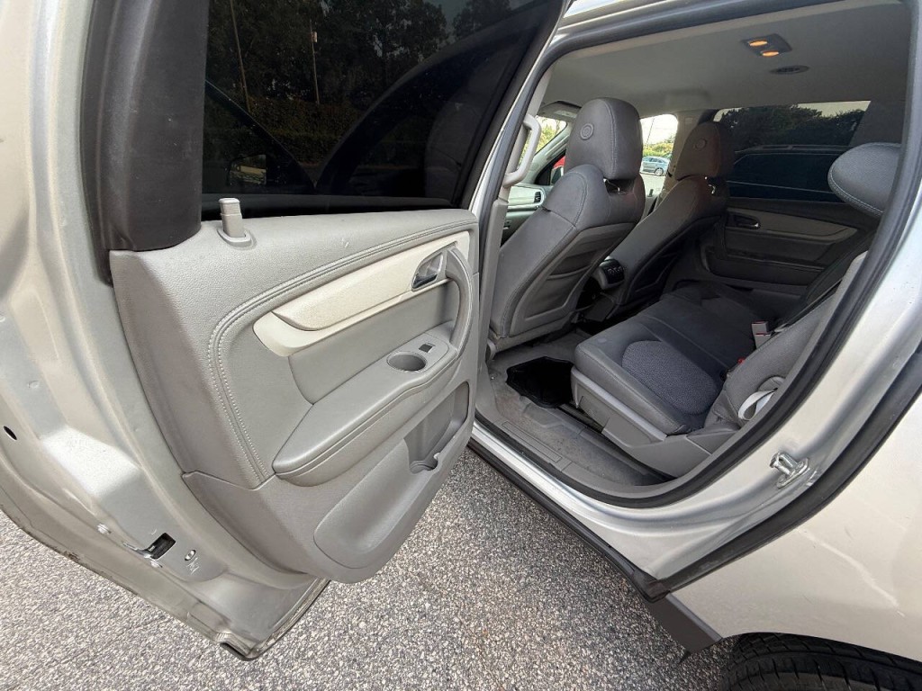 2017 Chevrolet Traverse Image 14