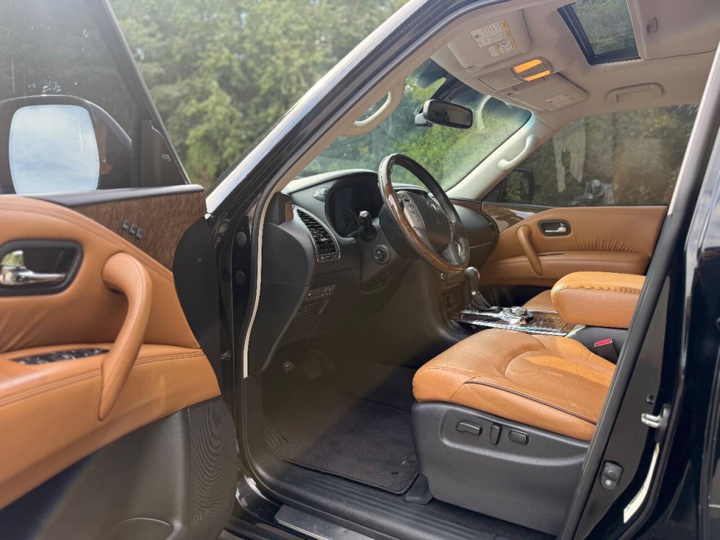 2016 INFINITI QX80 Image 8