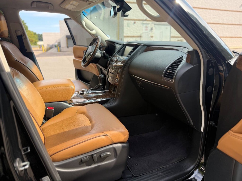 2016 INFINITI QX80 Image 10