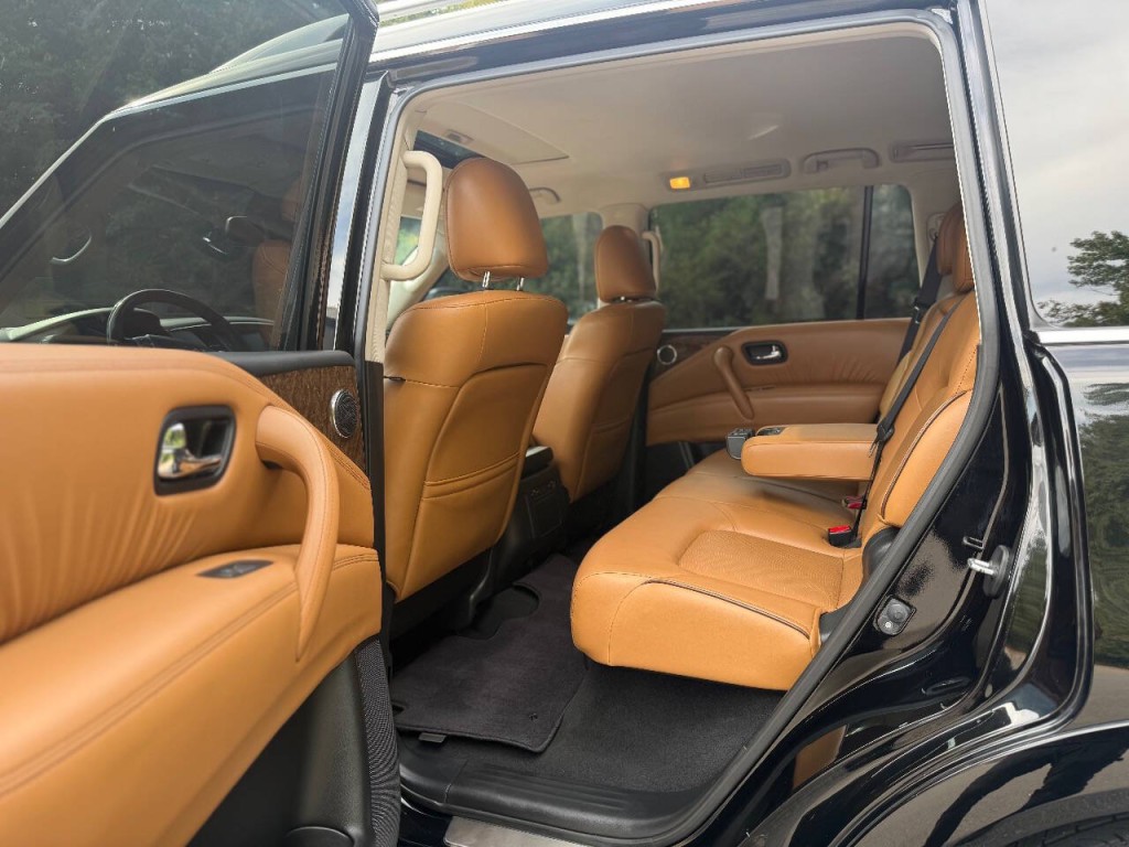 2016 INFINITI QX80 Image 11