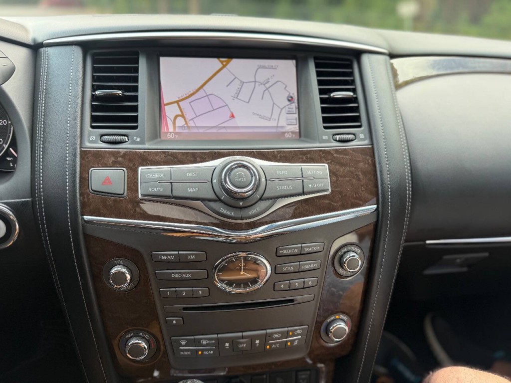 2016 INFINITI QX80 Image 17