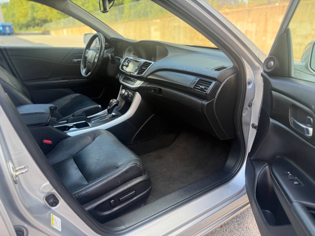 2015 Honda Accord Image 9