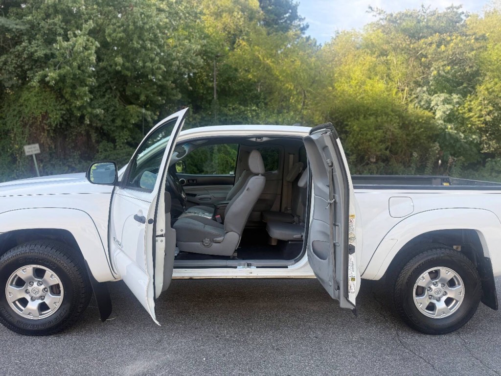 2014 Toyota Tacoma Image 9