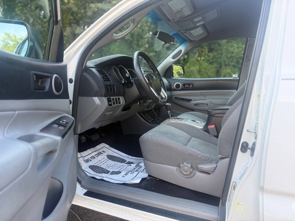 2014 Toyota Tacoma Image 11