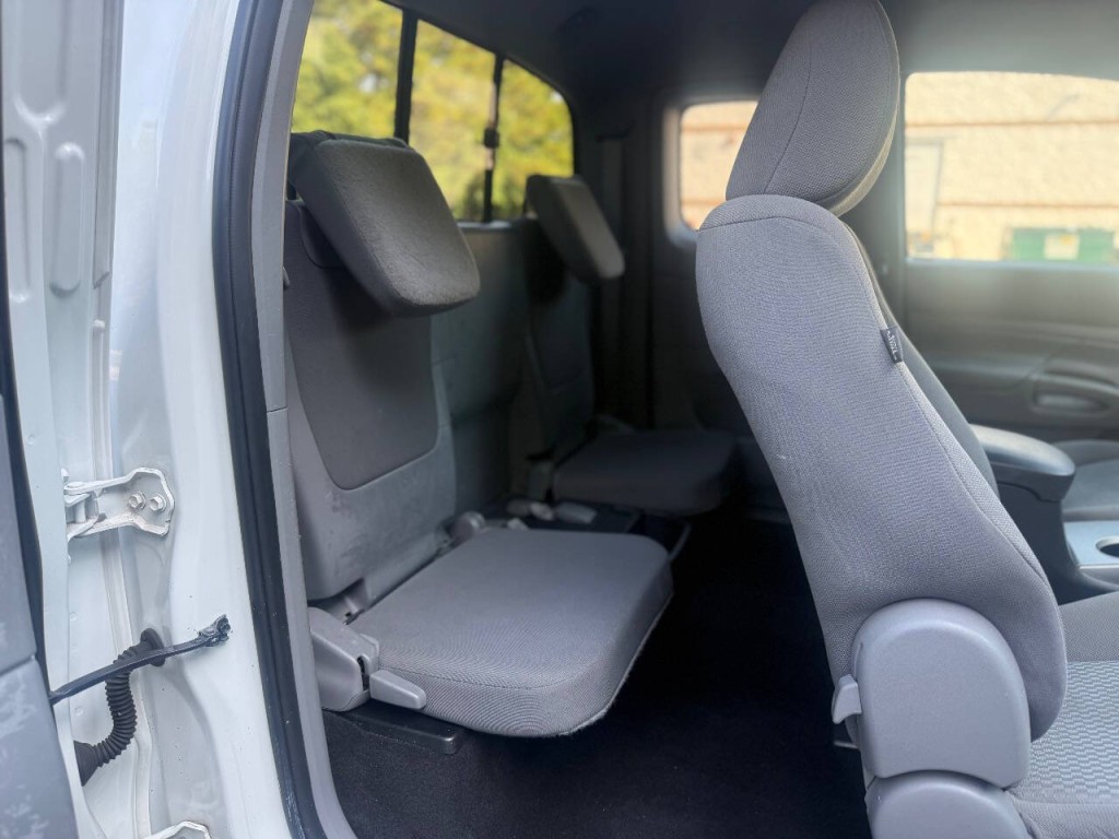 2014 Toyota Tacoma Image 16
