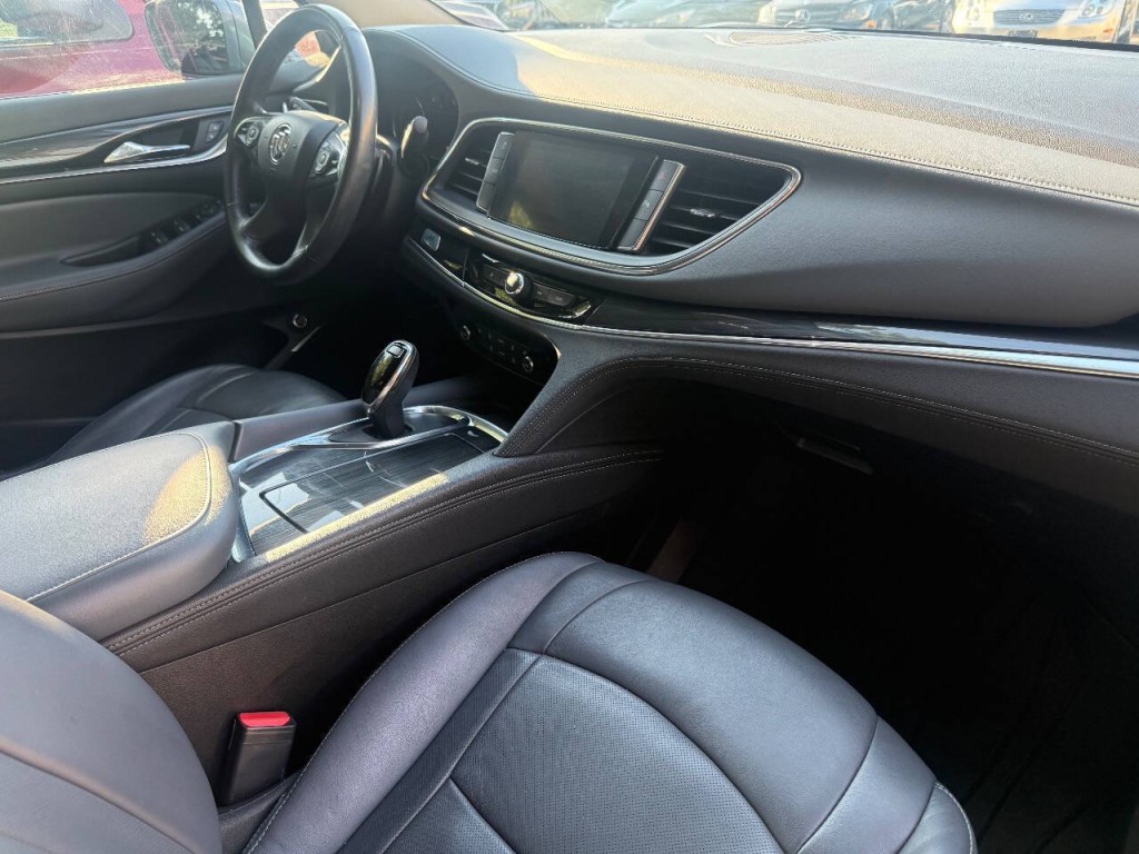 2018 Buick Enclave Image 11