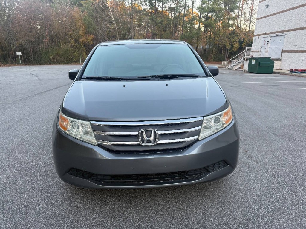 2011 Honda Odyssey Image 2