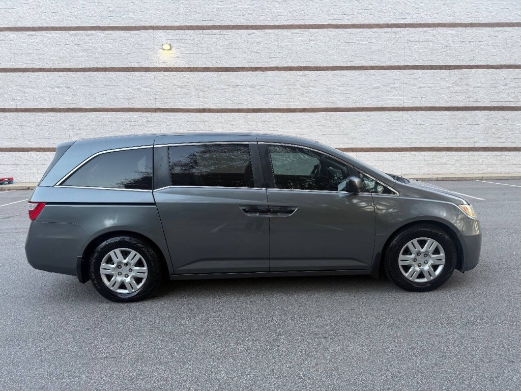 2011 Honda Odyssey Image 4