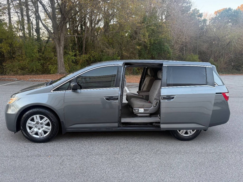 2011 Honda Odyssey Image 12