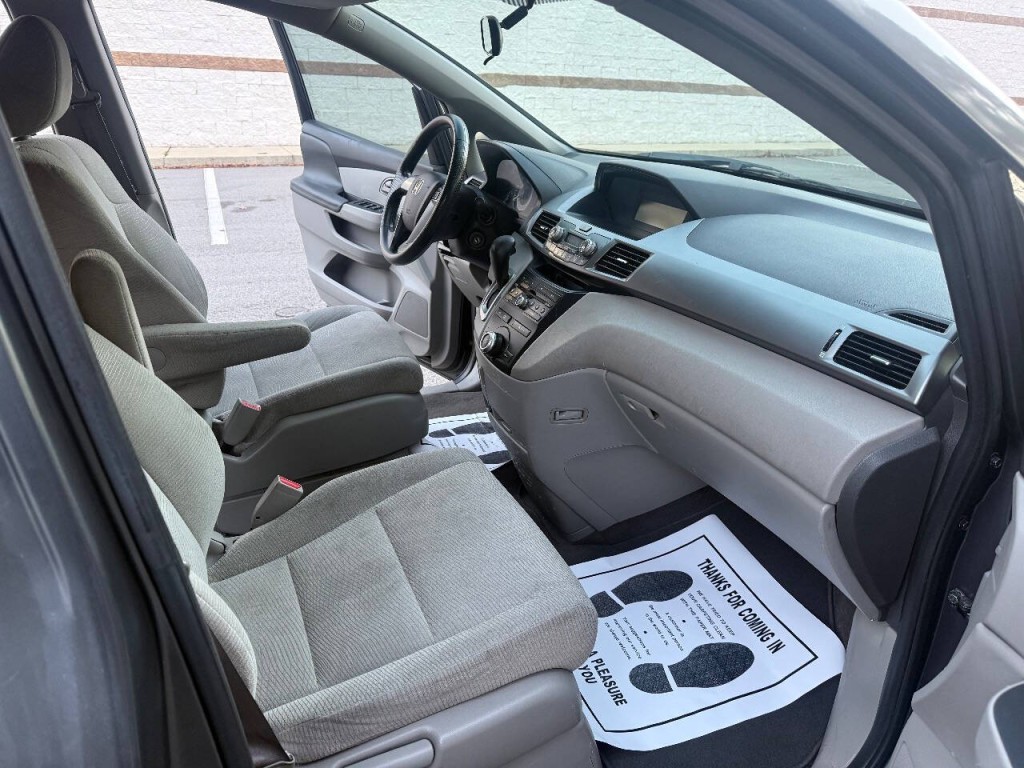 2011 Honda Odyssey Image 17