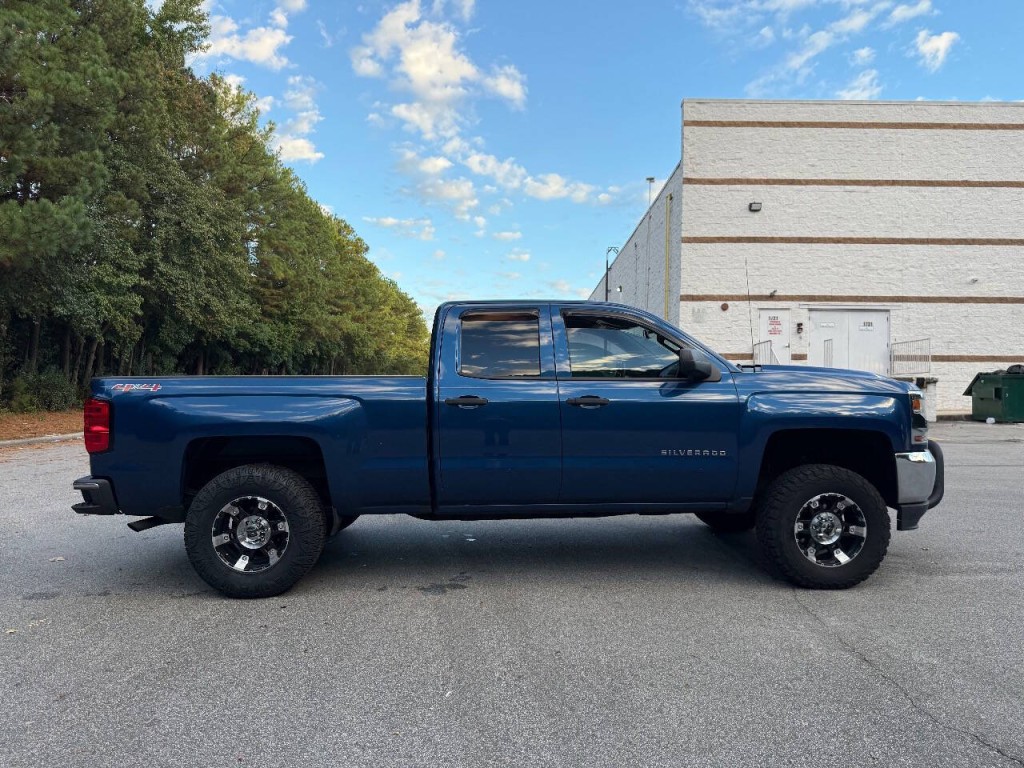 2017 Chevrolet Silverado 1500 Image 2