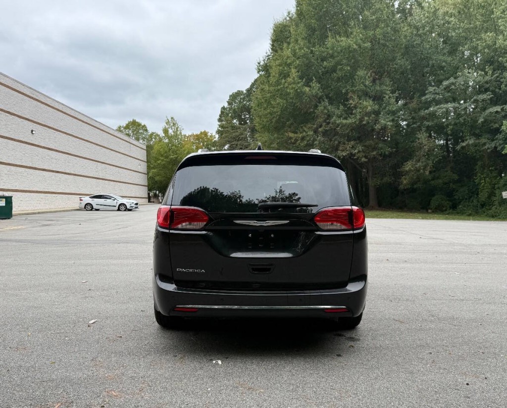 2018 Chrysler Pacifica Image 4