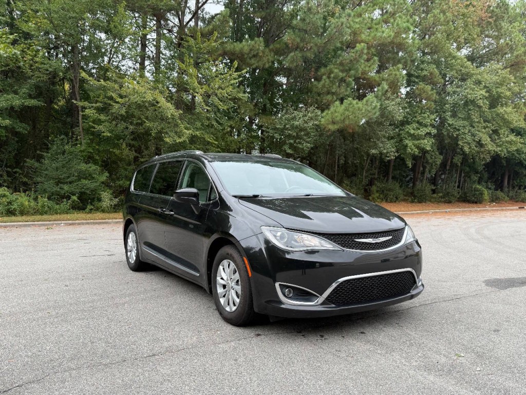 2018 Chrysler Pacifica Image 8