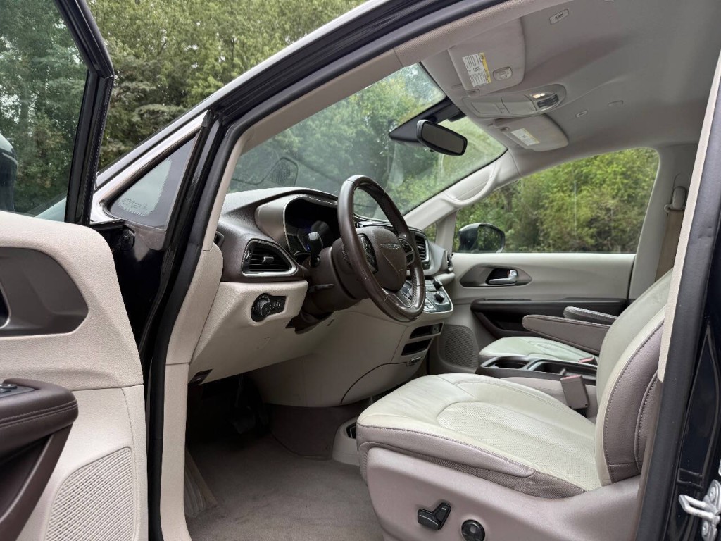 2018 Chrysler Pacifica Image 11