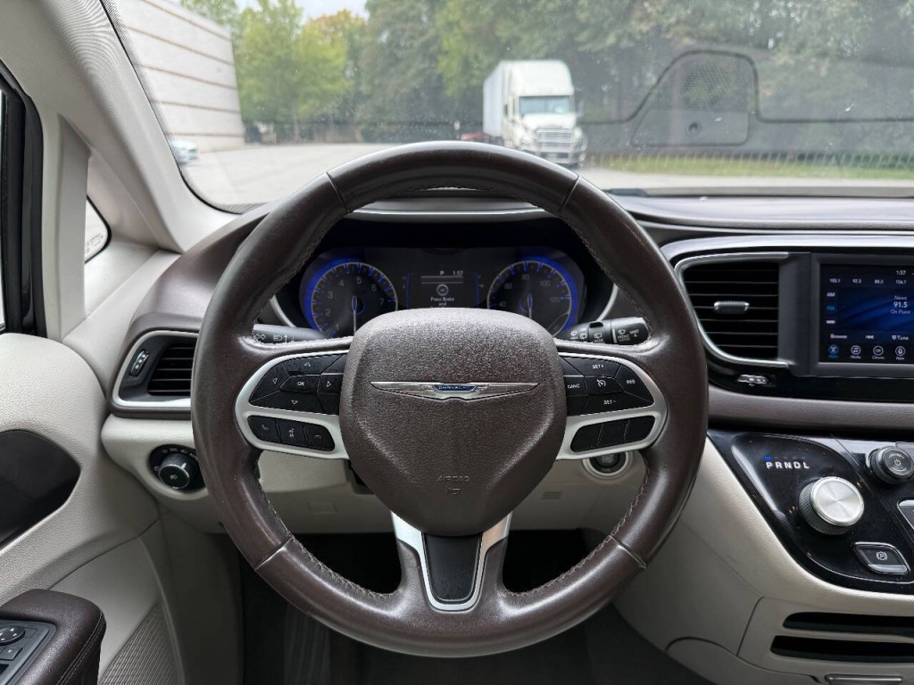 2018 Chrysler Pacifica Image 13