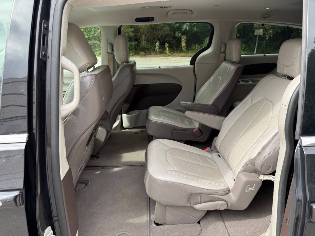 2018 Chrysler Pacifica Image 14