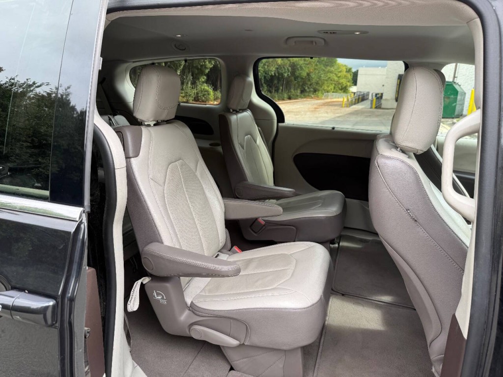 2018 Chrysler Pacifica Image 17