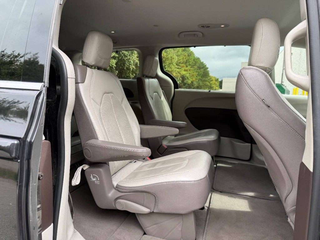2018 Chrysler Pacifica Image 18