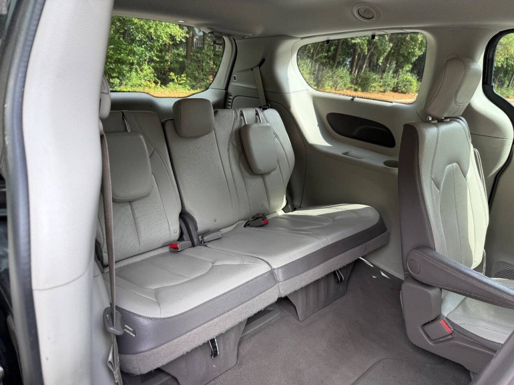 2018 Chrysler Pacifica Image 19