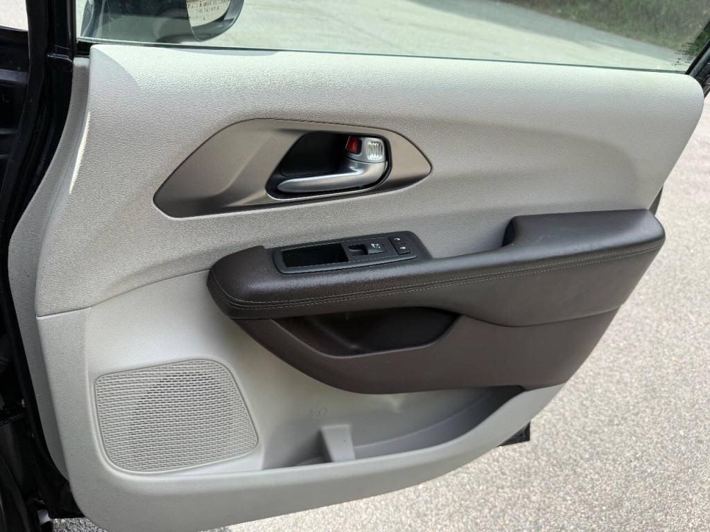 2018 Chrysler Pacifica Image 21