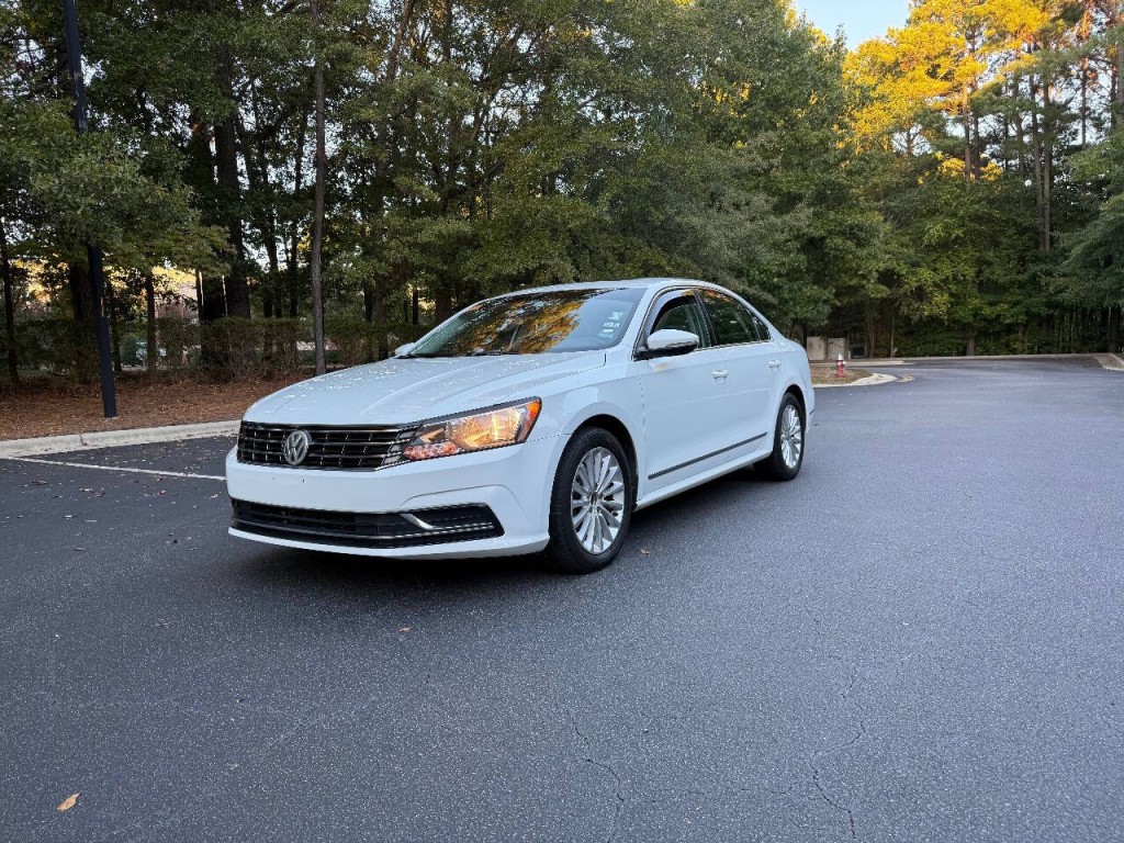 2017 Volkswagen Passat Image 1