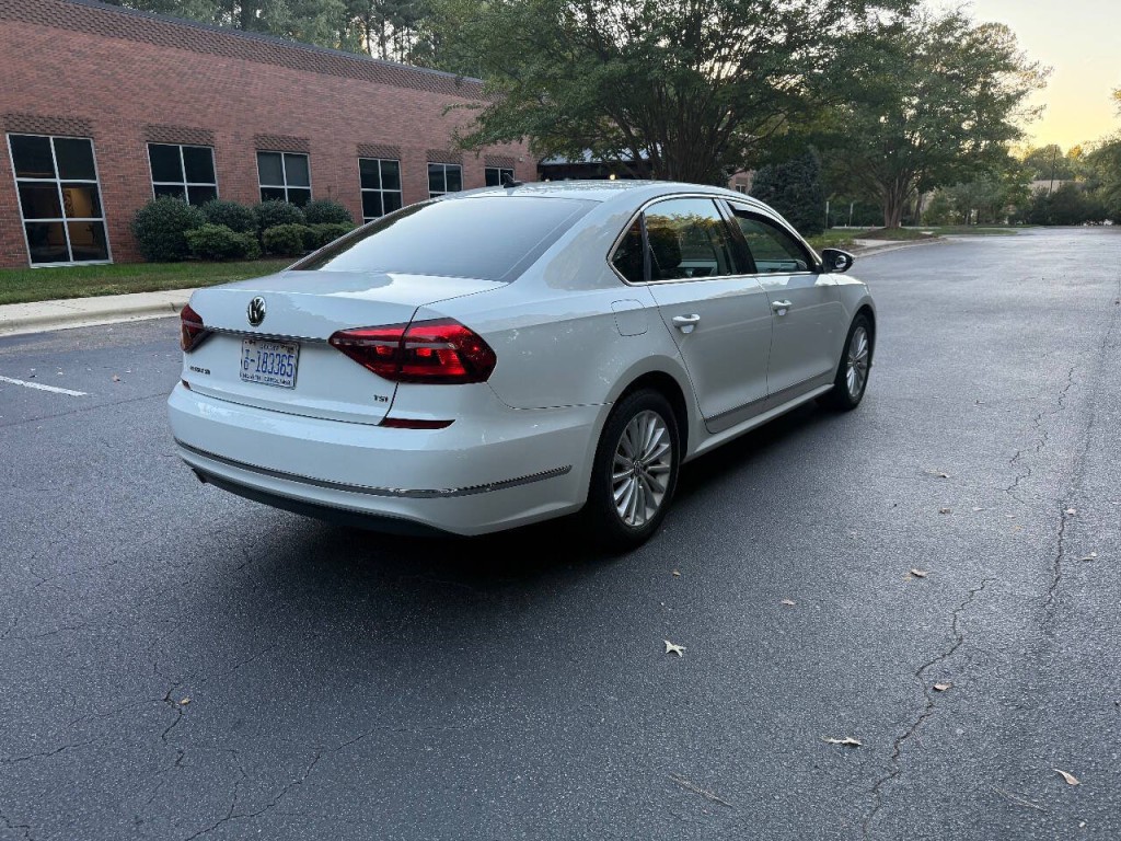 2017 Volkswagen Passat Image 3
