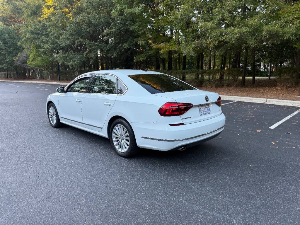 2017 Volkswagen Passat Image 4