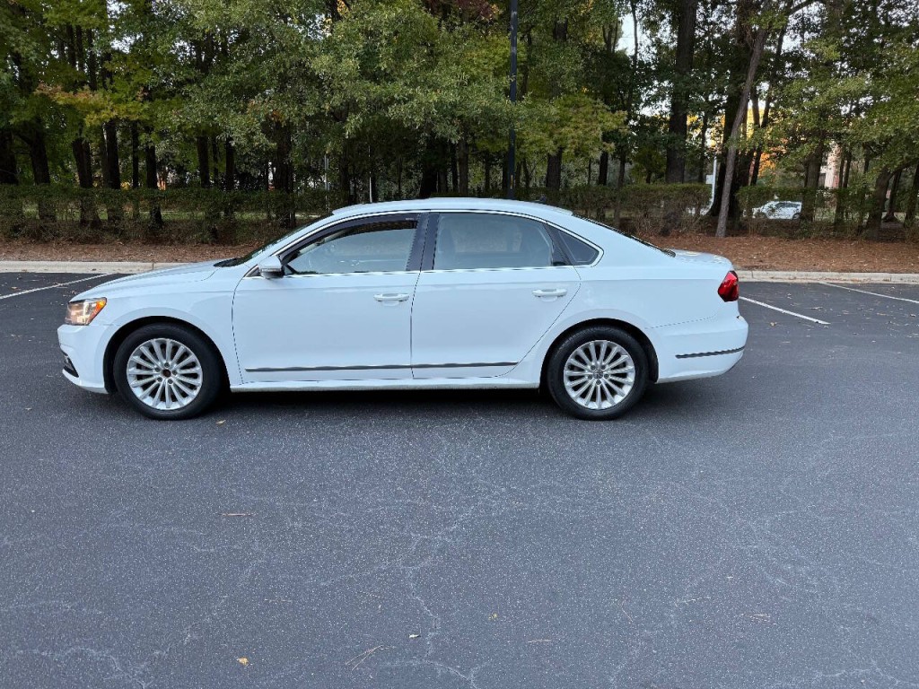 2017 Volkswagen Passat Image 5