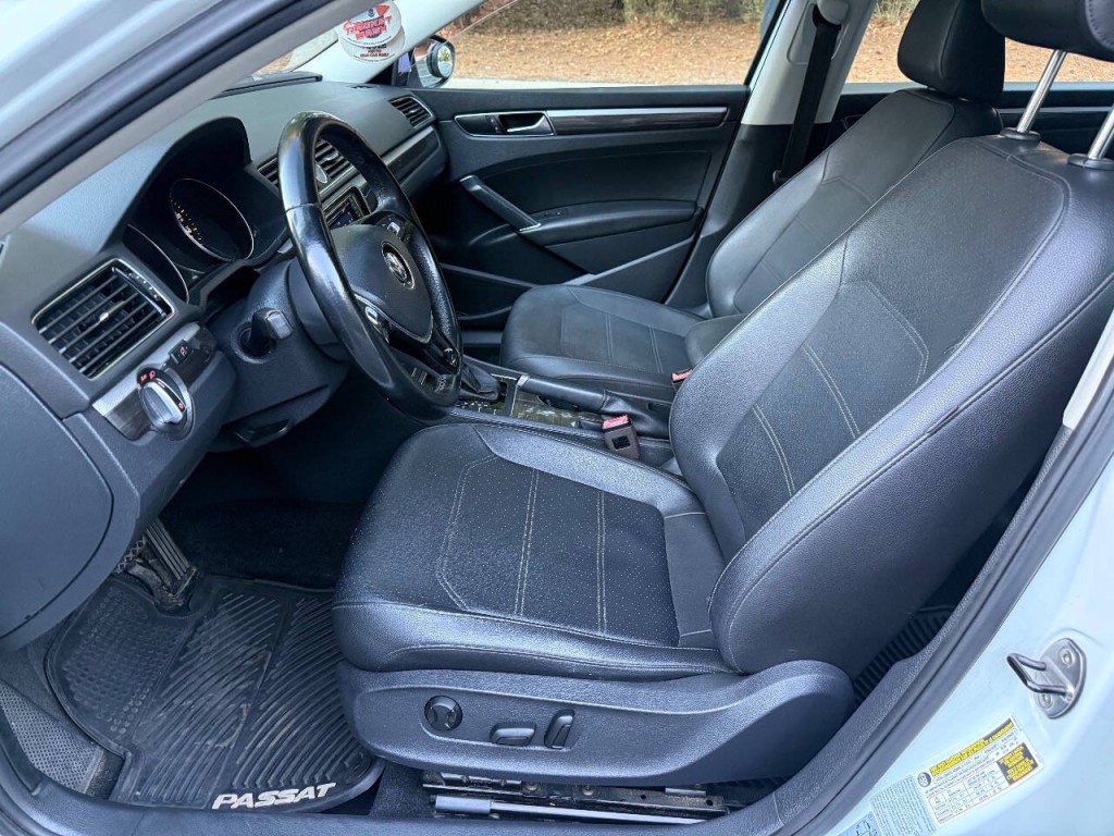 2017 Volkswagen Passat Image 7