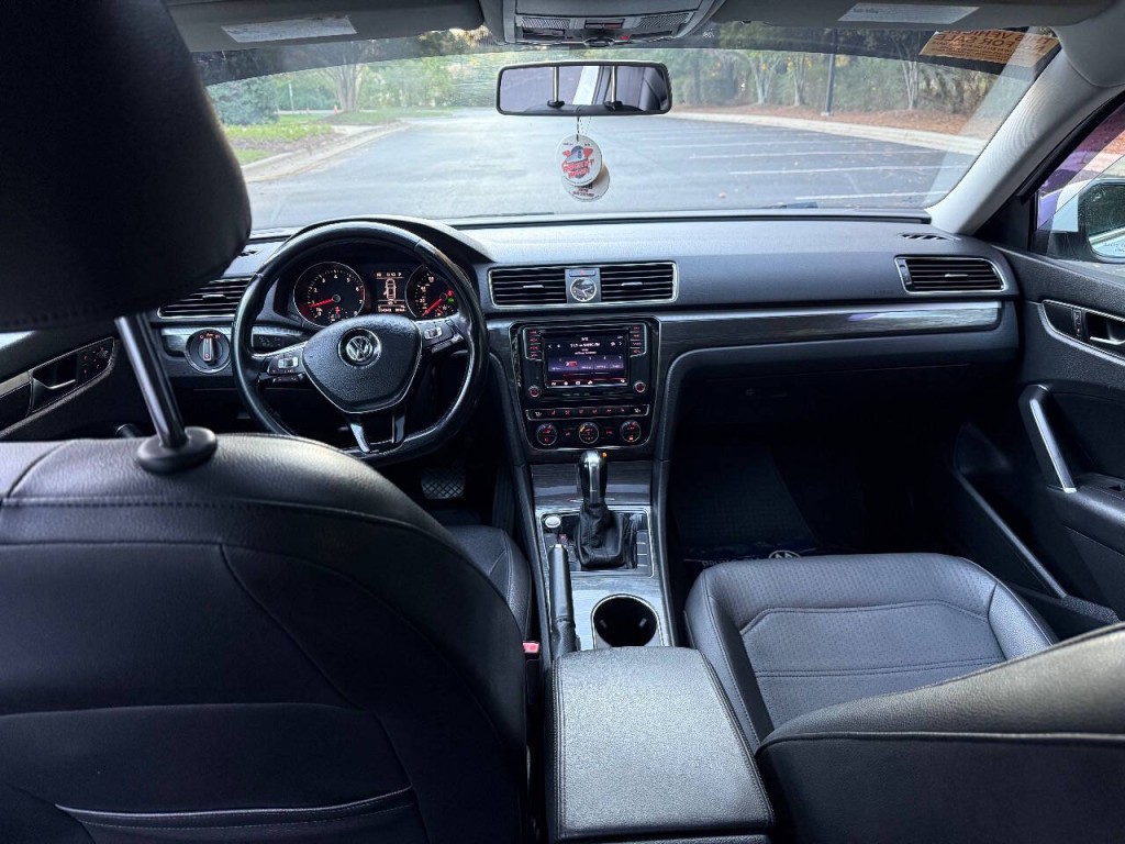 2017 Volkswagen Passat Image 11