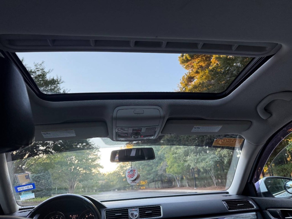 2017 Volkswagen Passat Image 12