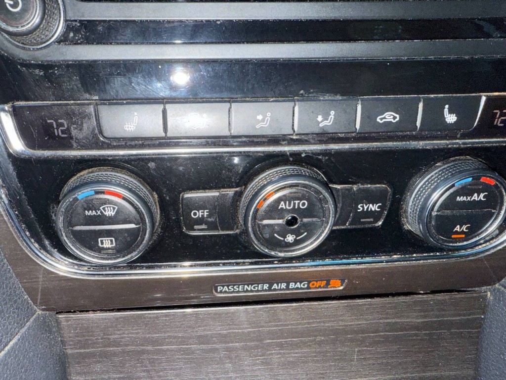 2017 Volkswagen Passat Image 17