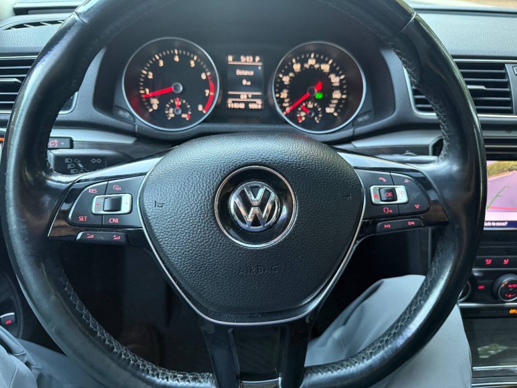 2017 Volkswagen Passat Image 18