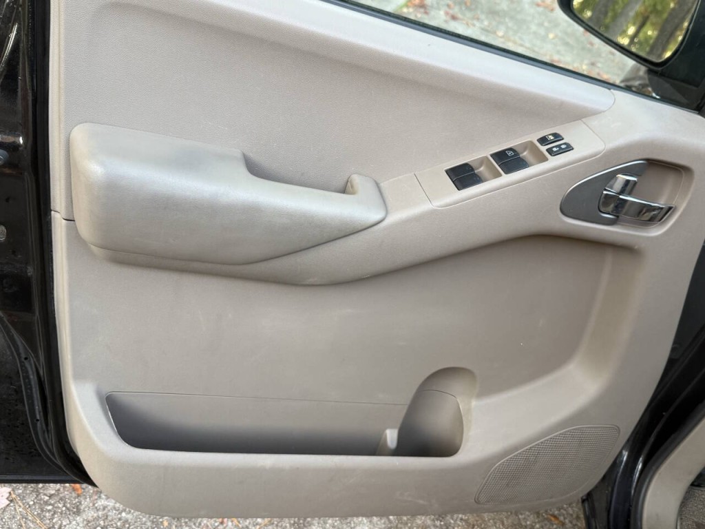 2013 Nissan Frontier Image 12