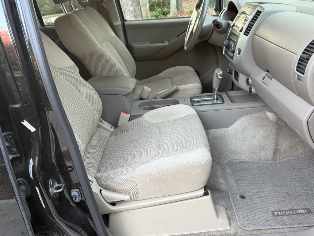 2013 Nissan Frontier Image 16