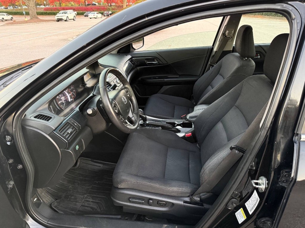 2013 Honda Accord Image 11