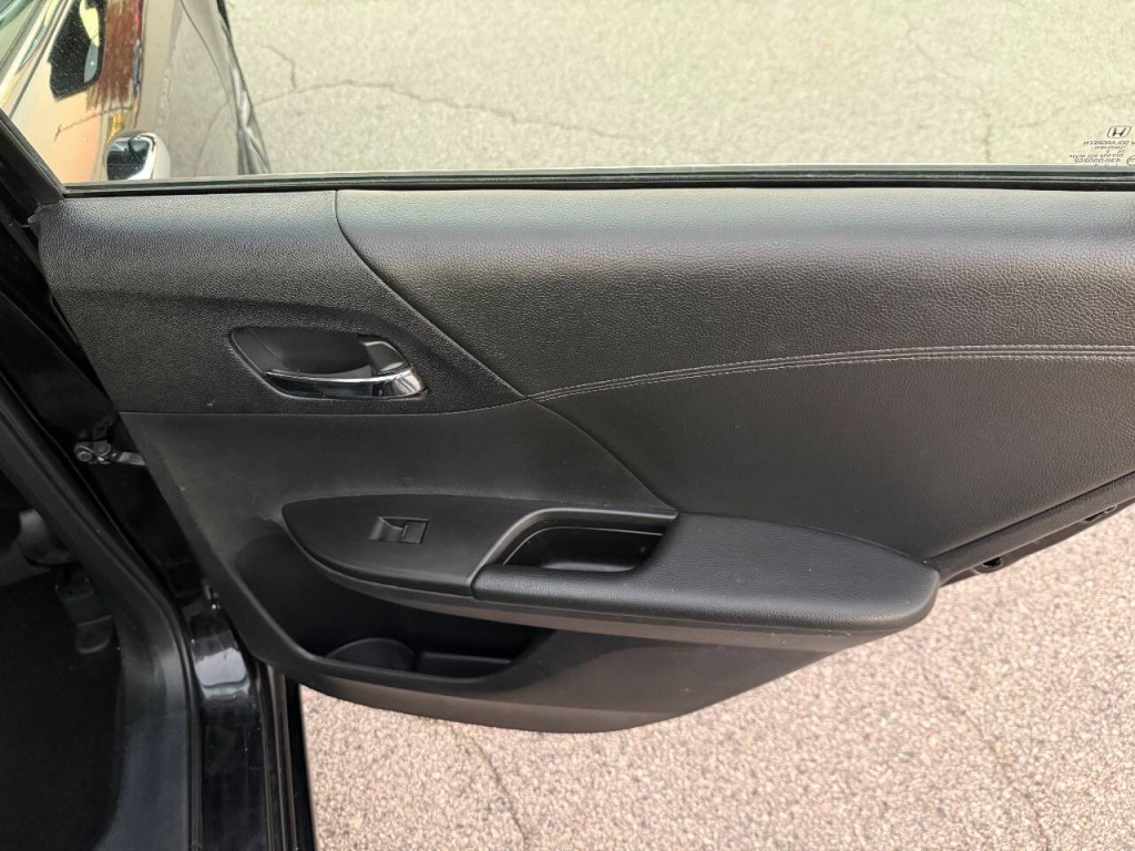 2013 Honda Accord Image 17