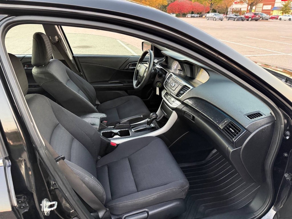 2013 Honda Accord Image 18