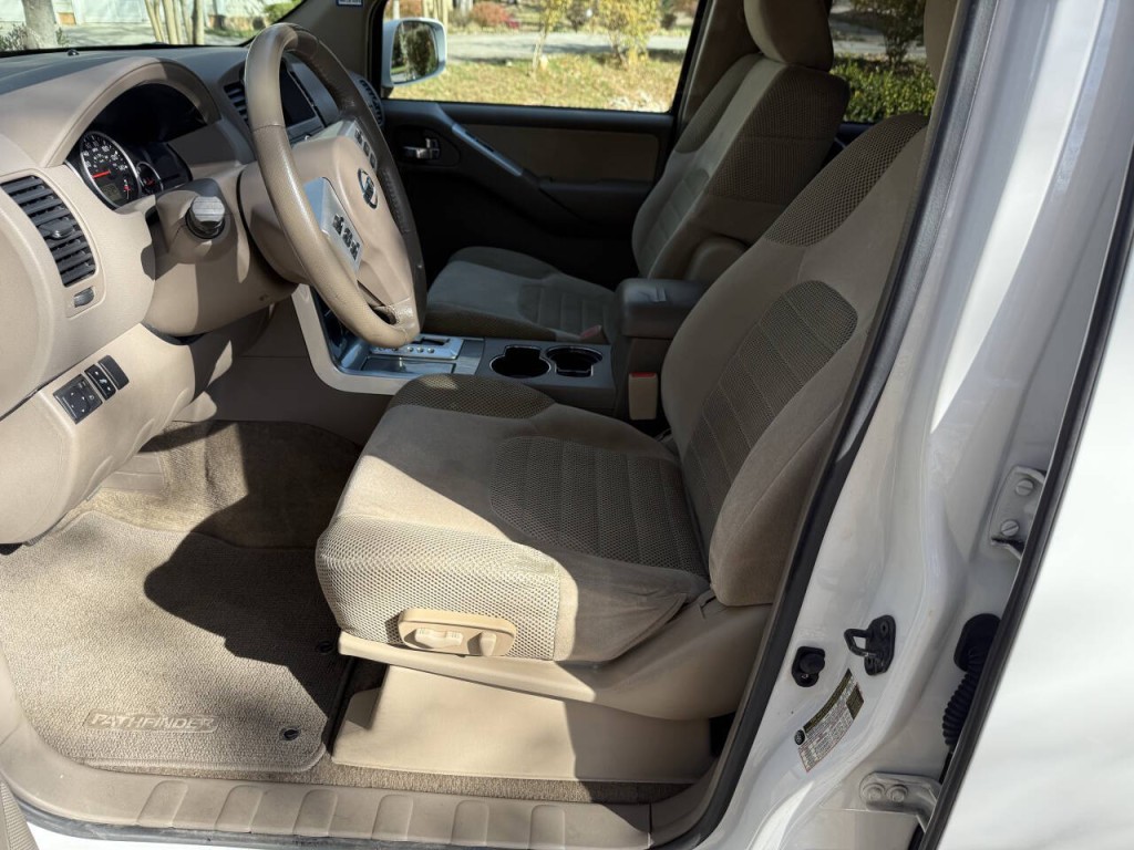 2011 Nissan Pathfinder Image 11