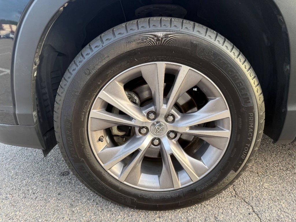 2015 Toyota Highlander Image 9