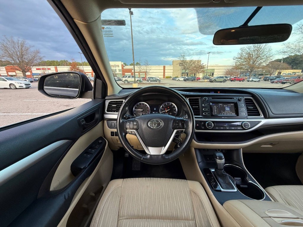 2015 Toyota Highlander Image 13
