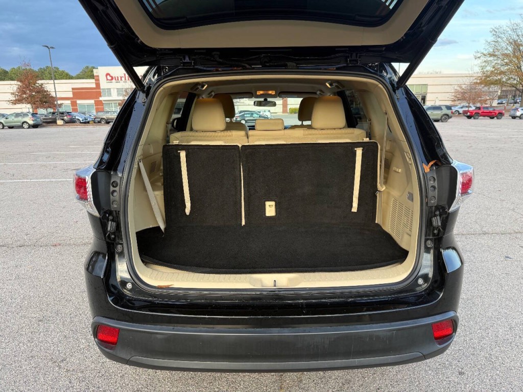 2015 Toyota Highlander Image 17
